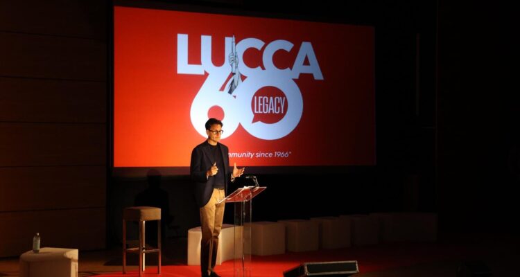 Emanuele Vietina, direttore di Lucca Comics & Games, sul palco della keynote di presentazione di Lucca60 Legacy